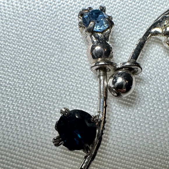 Elegant Silver toned with light and dark blue Vintage Rhinestone Bracelet - Picture 5 of 8